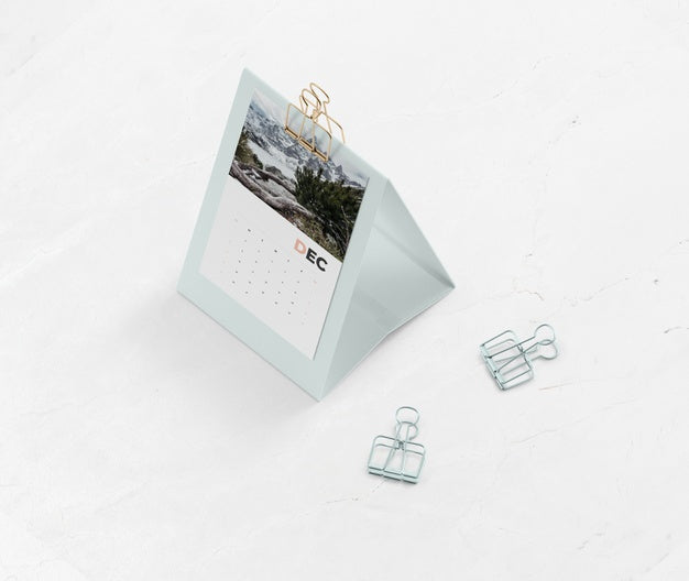 Free Mock-Up Cardboard Calendar On Table Psd