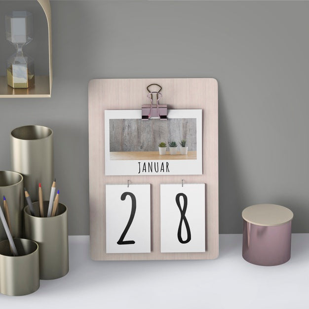 Free Mock Up Of Hand Drawn Calendar Psd