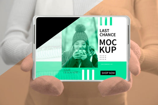 Free Model With Gloves Holding Tablet Mockup Psd