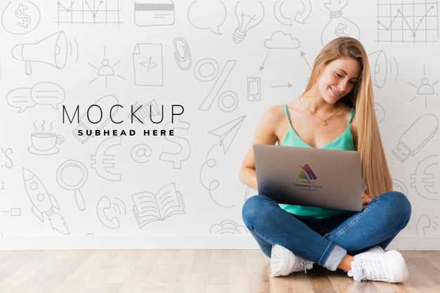 Free Modern Blogger Concept Mock-Up Psd