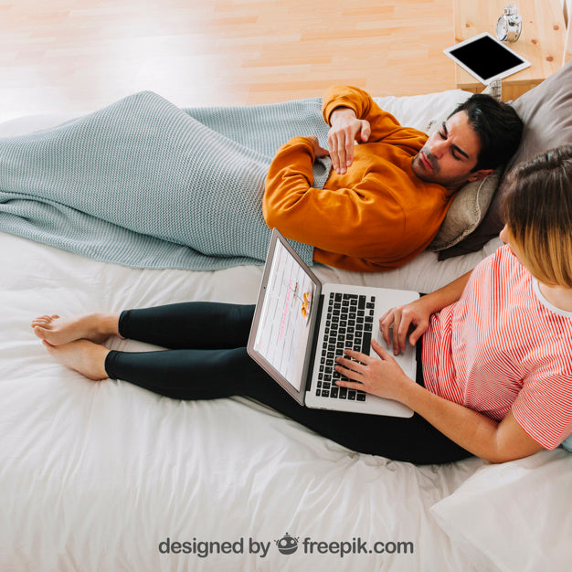 Free Modern Couple With Laptop In Bed Psd