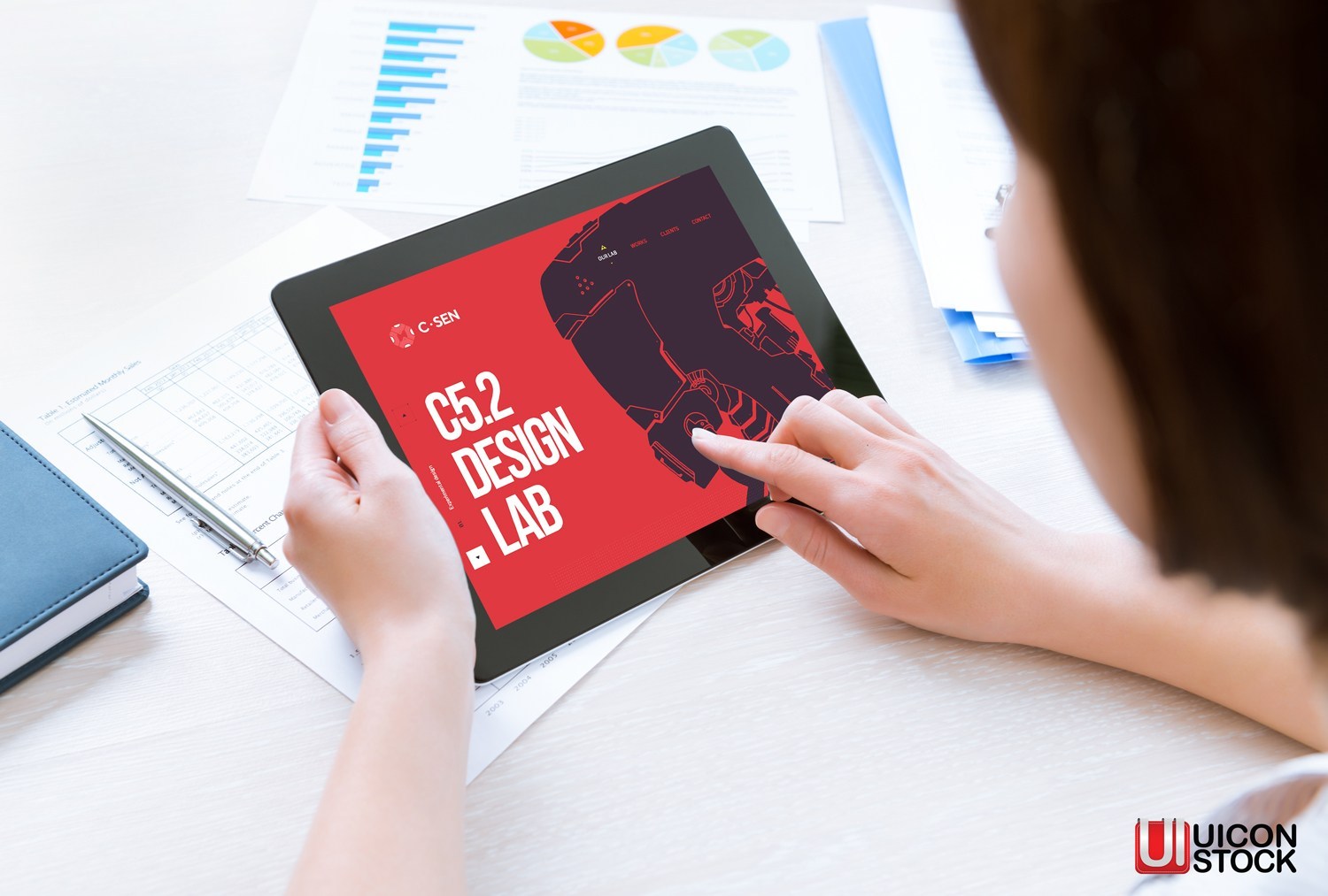 Free Modern Digital Tablet Mockup