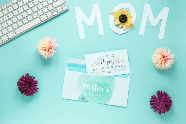 Free Mothers Day Card Mockup With Flowers Psd