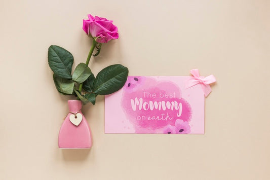 Free Mothers Day Card Mockup With Flowers Psd