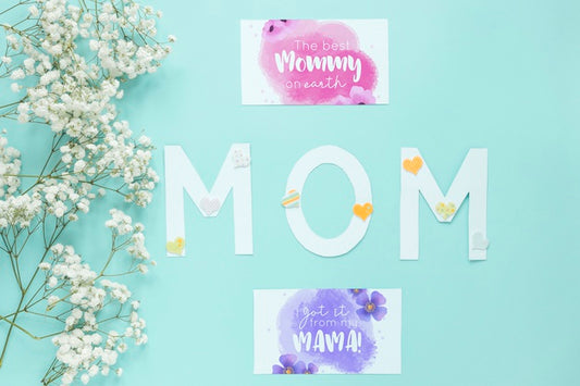 Free Mothers Day Card Mockup With Flowers Psd