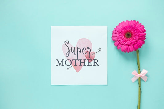 Free Mothers Day Card Mockup With Flowers Psd