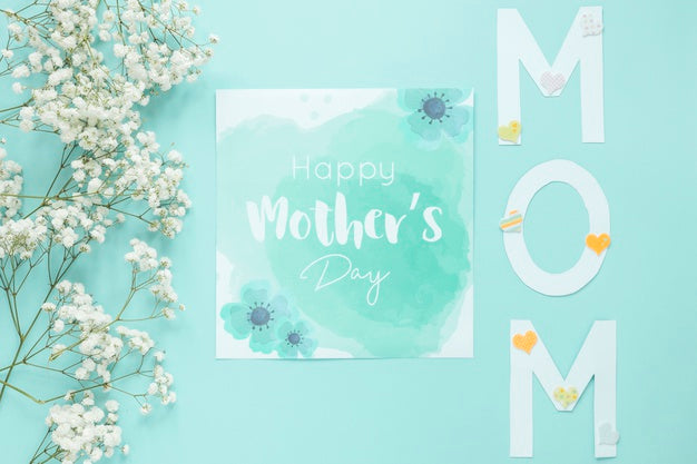 Free Mothers Day Card Mockup With Flowers Psd