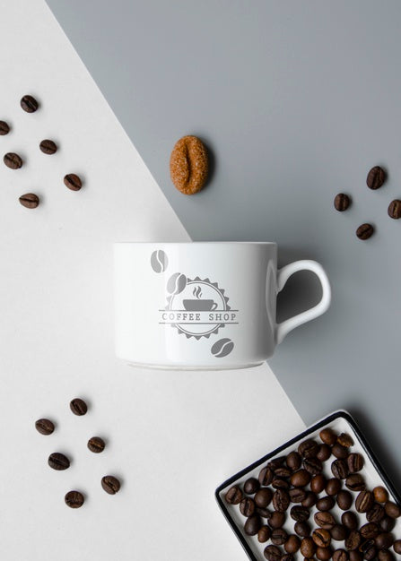 Free Mug Mock-Up On Bicolored Background Psd