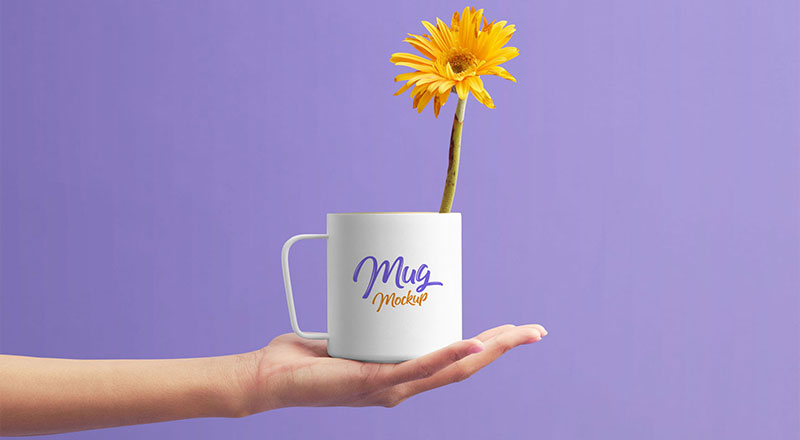 Free Mug On Female Hand Mockup Psd