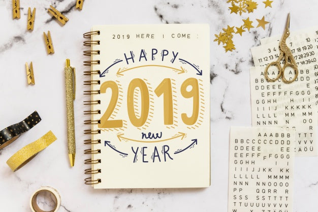 Free Notebook Mockup With New Year Concept Psd