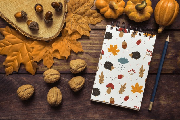 Free Notepad Mockup With Autumn Concept Psd