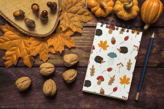 Free Notepad Mockup With Autumn Concept Psd