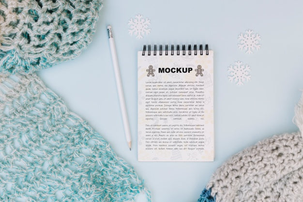 Free Notepad Mockup With Christmas Concept Psd