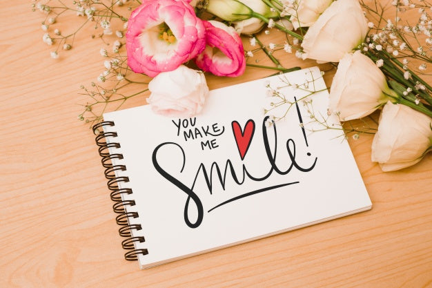 Free Notepad Mockup With Floral Decoration Psd