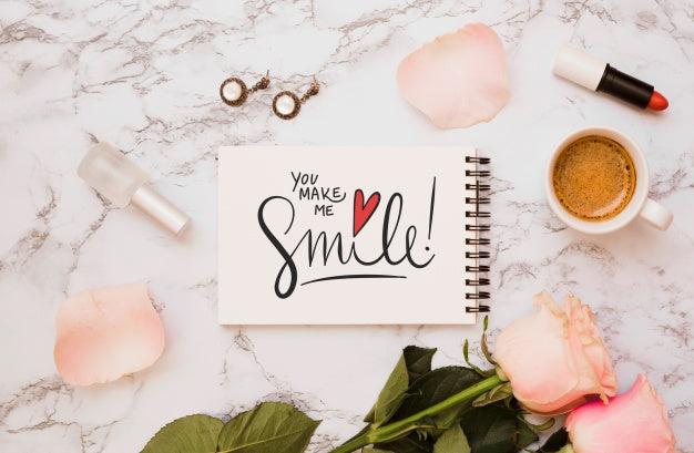 Free Notepad Mockup With Floral Decoration Psd