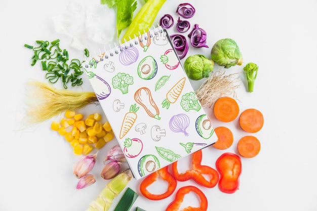 Free Notepad Mockup With Healthy Food Concept Psd