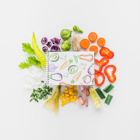 Free Notepad Mockup With Healthy Food Concept Psd