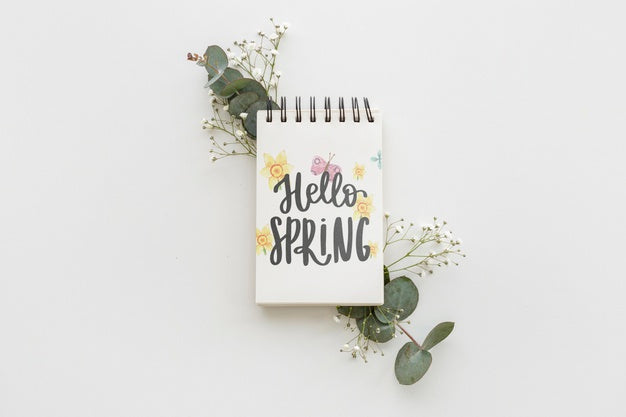 Free Notepad Mockup With Spring Flowers Psd