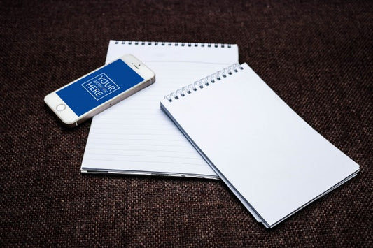 Free Notepad With Smartphone Mockup Psd