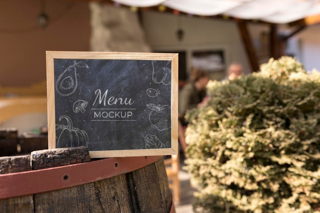 Free Outdoor Food Menu Concept Mock-Up Psd