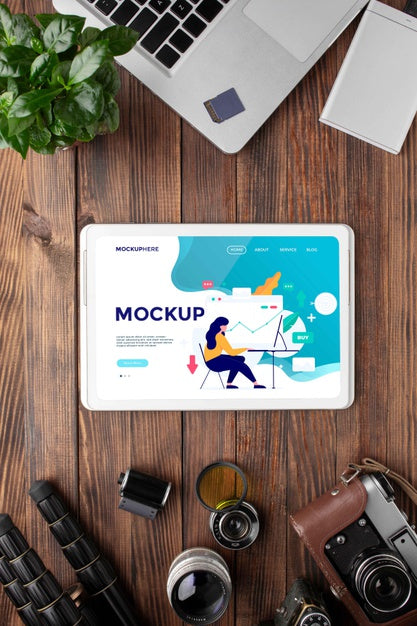 Free Photographer Workshop With Tablet Mock-Up Psd