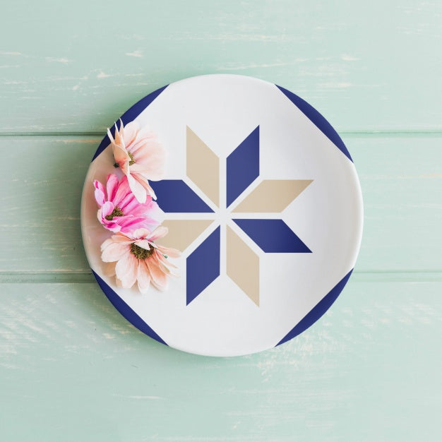 Free Plate Mockup With Flowers Psd