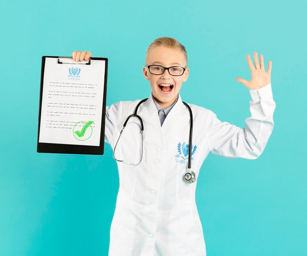 Free Portrait Of Happy Young Doctor Psd