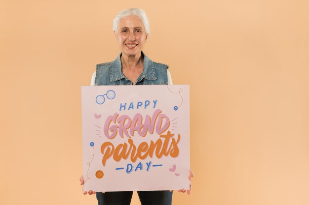 Free Senior Woman Presenting Board For Grandparents Day Psd