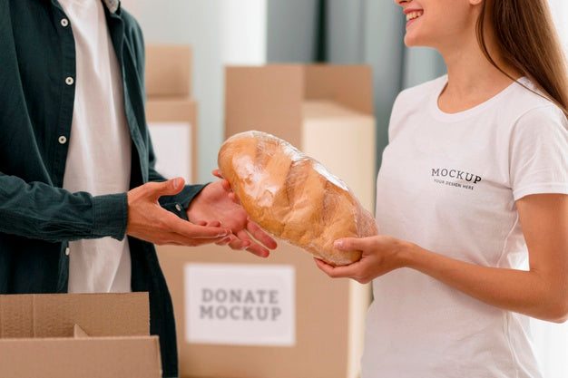 Free Side View Of Female Volunteer Handing Out Bread To Man Psd