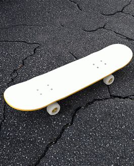 Free Skateboard Mockup Bie