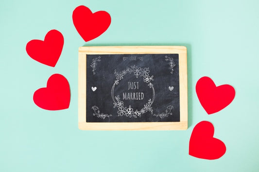 Free Slate Mockup For Valentine Psd