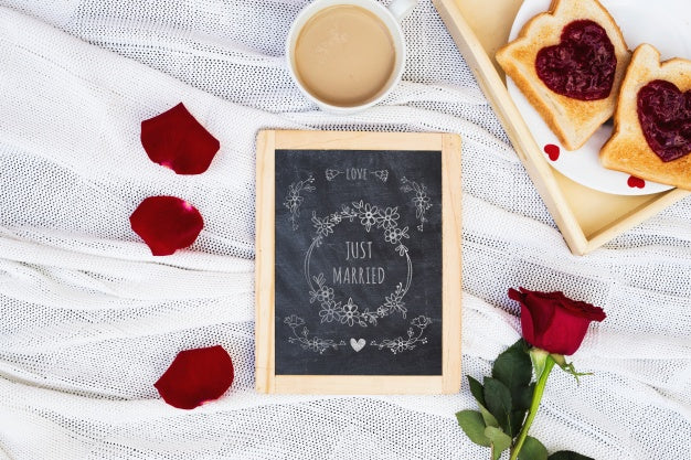 Free Slate Mockup For Valentine Psd