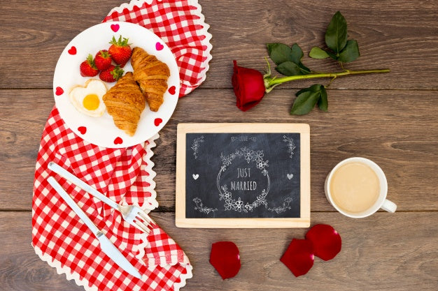 Free Slate Mockup For Valentine Psd