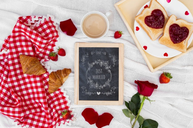 Free Slate Mockup For Valentine Psd