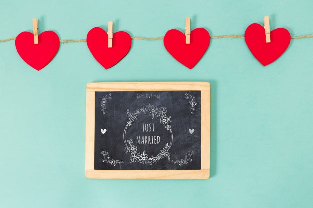 Free Slate Mockup For Valentine Psd