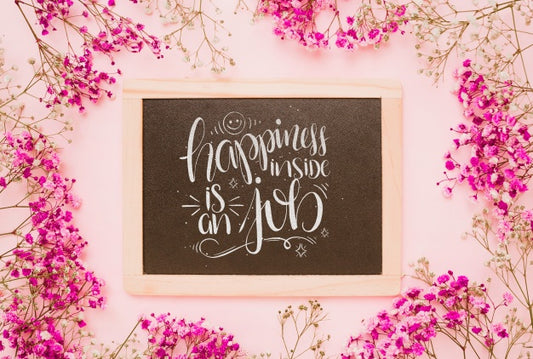 Free Slate Mockup With Floral Decoratio Psd