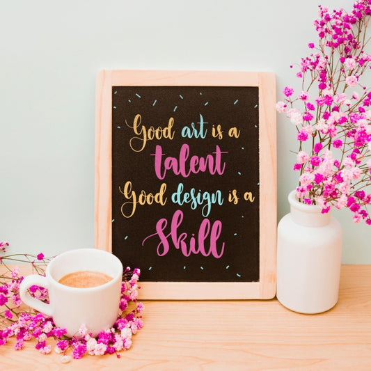 Free Slate Mockup With Floral Decoratio Psd