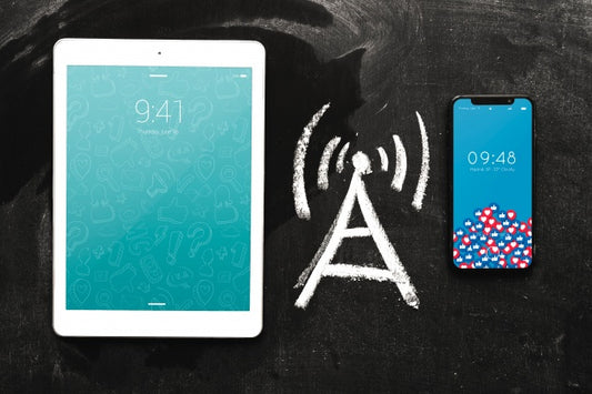Free Smartphone And Tablet Mockup With Internet Concept Psd