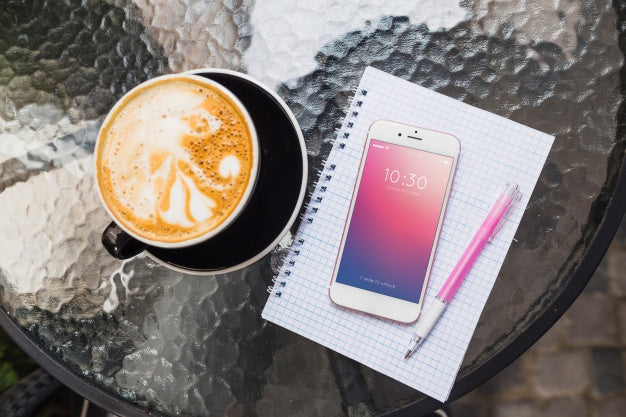 Free Smartphone Mockup On Table With Cappuchino Psd