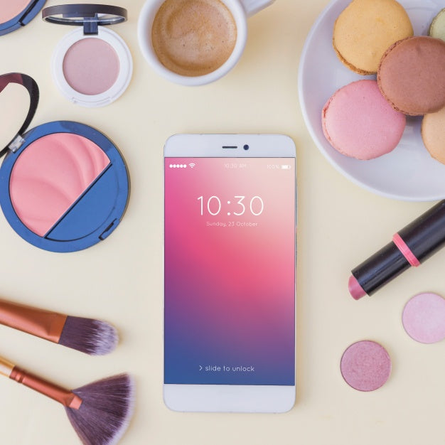 Free Smartphone Mockup With Beauty Concept Psd