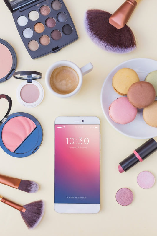 Free Smartphone Mockup With Beauty Concept Psd