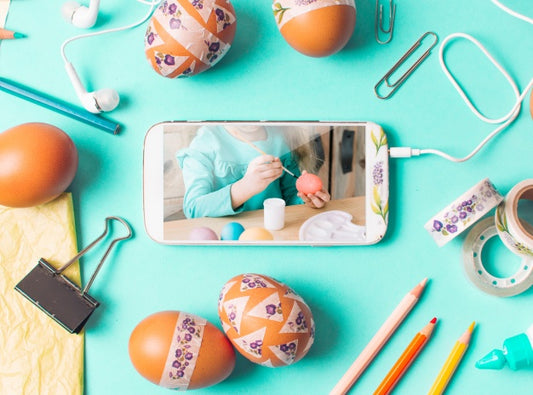 Free Smartphone Mockup With Easter Concept Psd