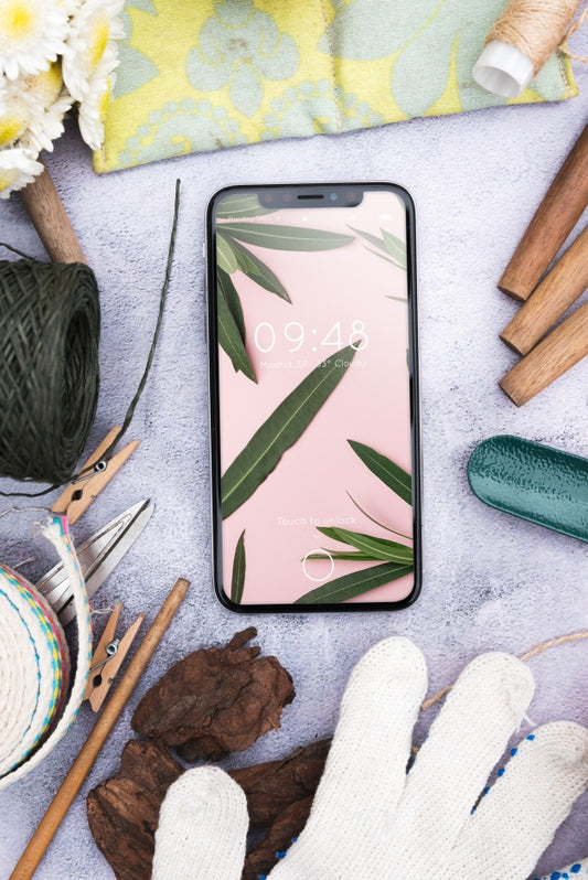 Free Smartphone Mockup With Gardening Concept Psd