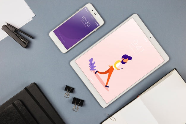 Free Smartphone Mockup With Office Materials On Table Psd