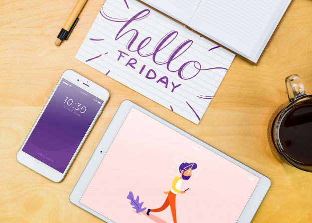 Free Smartphone Mockup With Office Materials On Table Psd