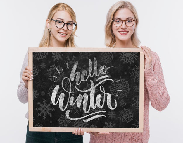 Free Smiley Young Girls Holding Mock-Up Sign Psd