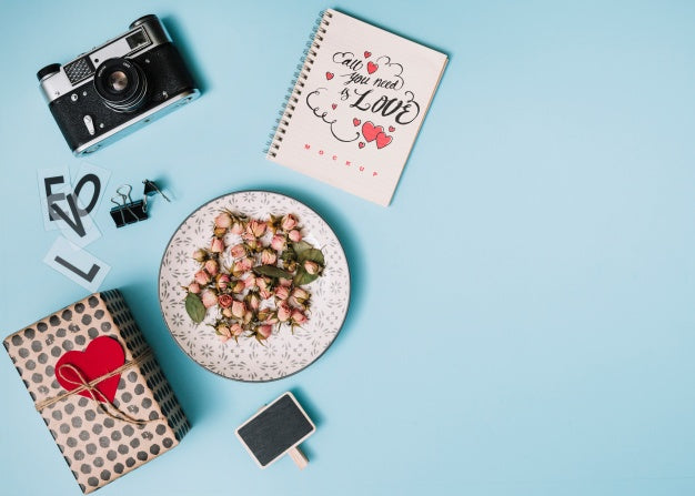 Free Spiral Notebook Mockup For Valentine Psd