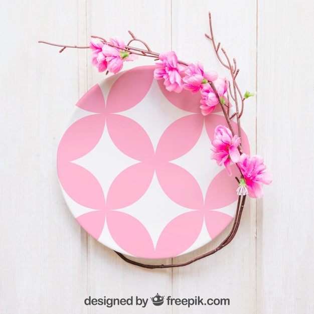 Free Spring Mockup With Pink Plate Psd