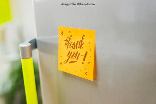 Free Sticky Note On Fridge Mockup Psd