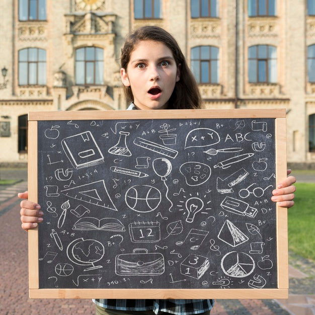 Free Surprised Girl Holding A Blackboard Mock-Up Psd